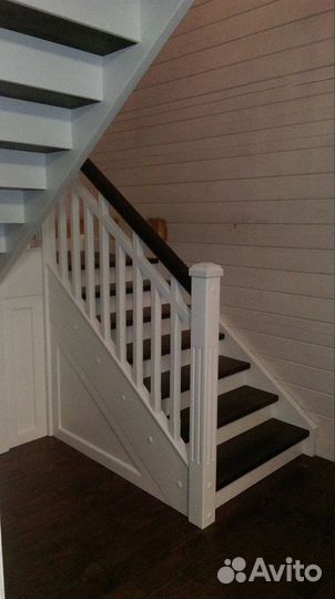 Лестница на второй этаж в дом