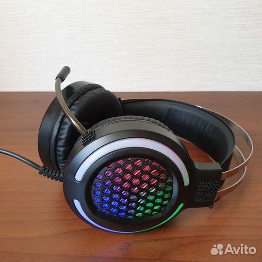 Игровая гарнитура с микрофоном и подсветкой GH03
