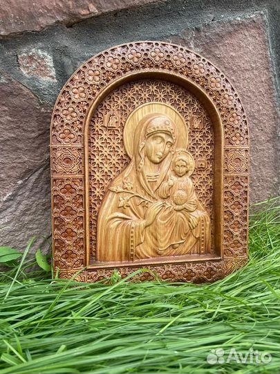 Резные иконы из дерева
