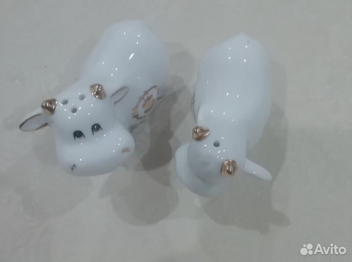 Солонка и перечница фарфоровые