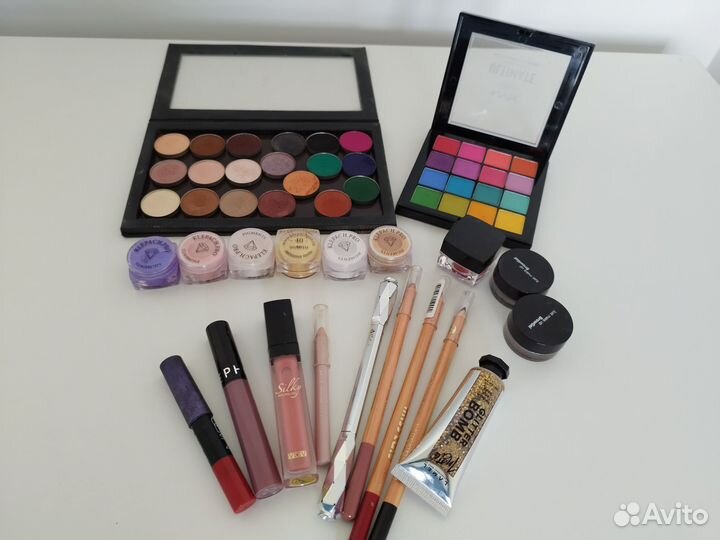 Палетки теней и блестки