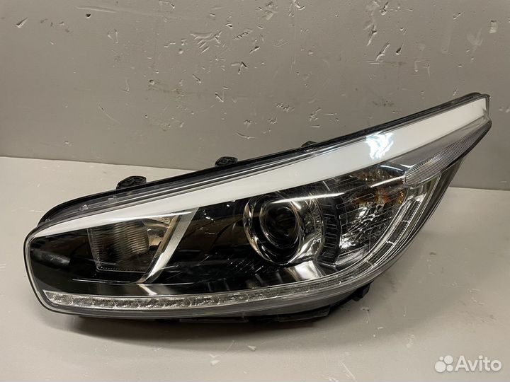 Фара Kia Ceed