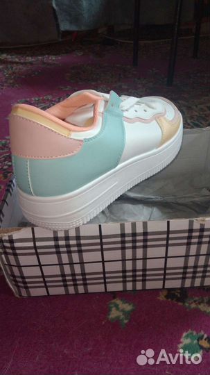 Кроссовки женские новые 39размер