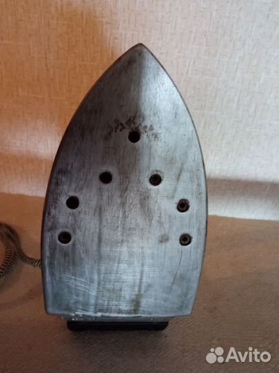 Гладильная доска и утюг