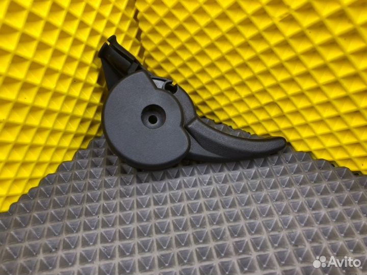 Ручка капота Mercedes-Benz 190E W201 M102.921 2.0I