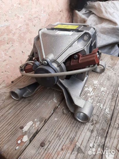 Двигататель стиральной машины Indesit