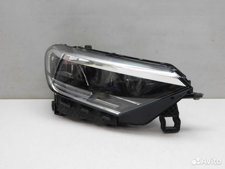 Фара правая Volkswagen Polo