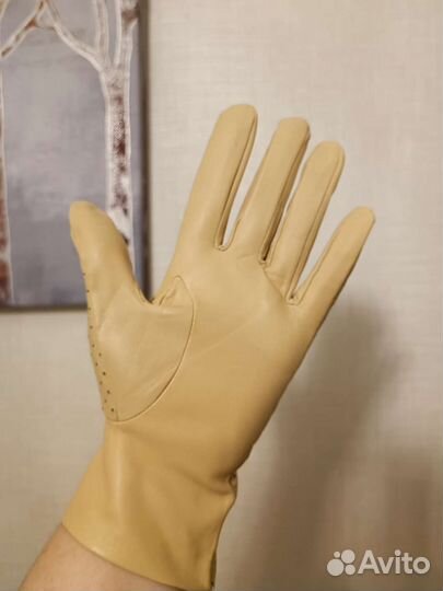 Перчатки женские бежевого цвета р 8