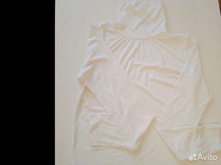 Водолазка белая для девочки в школу button blue