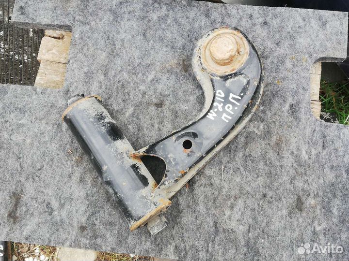 Рычаг подвески верхний Мерседес W210