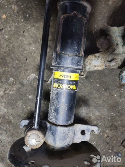 Стойка передняя правая Renault Megane 3