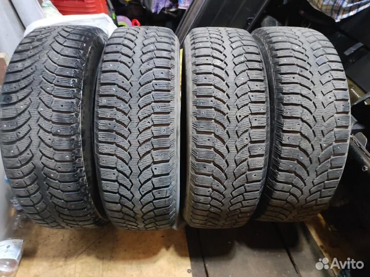 Bridgestone Blizzak Spike-01 225/65 R17 106T