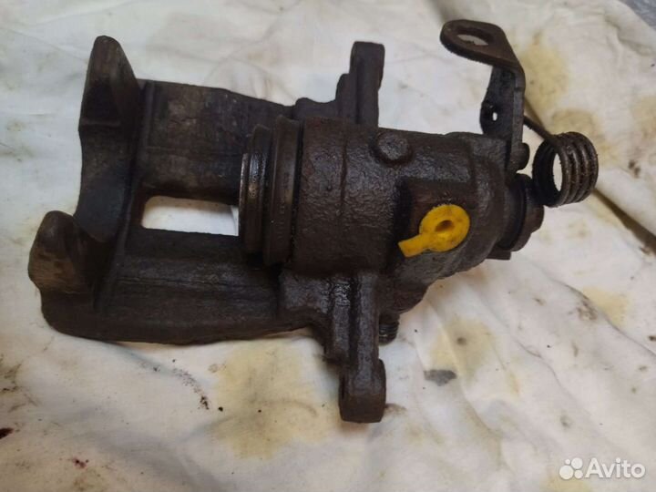 Суппорт тормозной задний левый Volkswagen