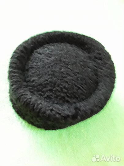 Шапка женская из каракуля черного