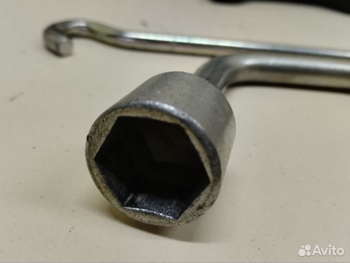 Домкрат Toyota Rav 4 A40 2013