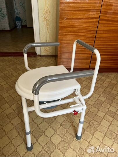 Стул туалет для лежачих больных