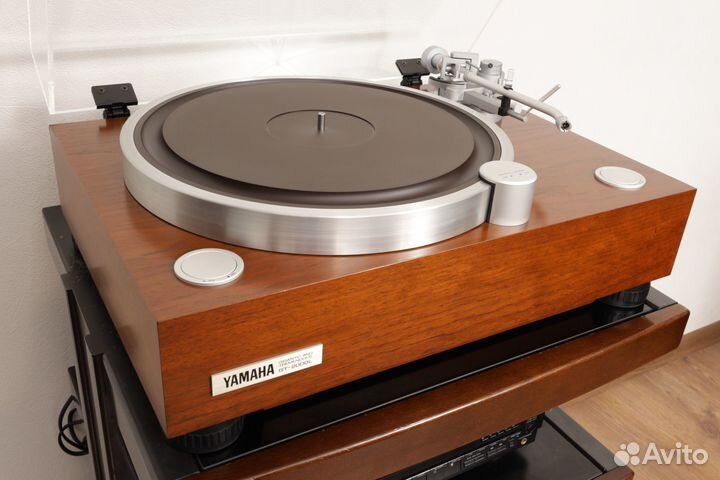 Проигрыватель винила Yamaha GT-2000L