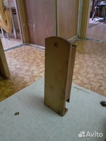 Настенная деревянная подставка для спичек (СССР)