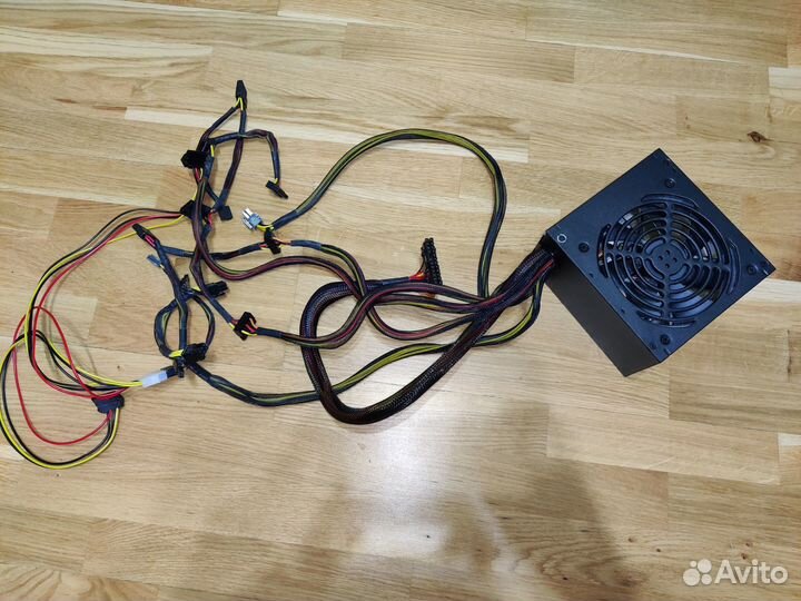 Блок питания: 650 Ватт Corsair VS650