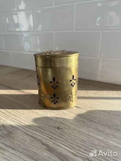 Медная банка с крышкой 