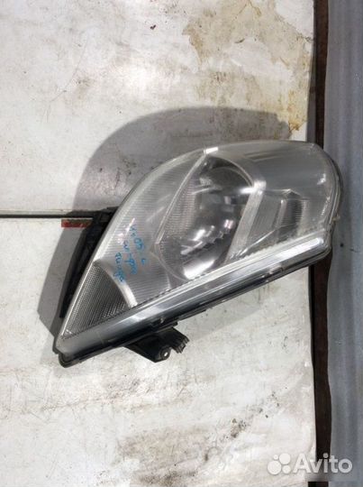 Фара правая Nissan Tiida