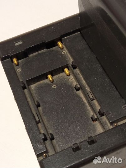 Зарядник для аккум видеокамер Sony NP-F970