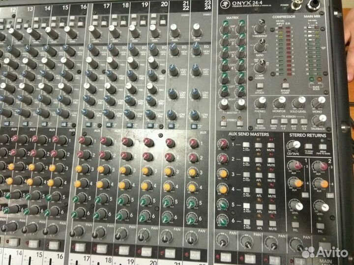 Микшерный пульт Mackie Onyx 24-4