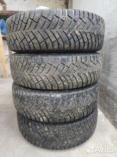 Michelin X-Ice North 4 215/60 R17