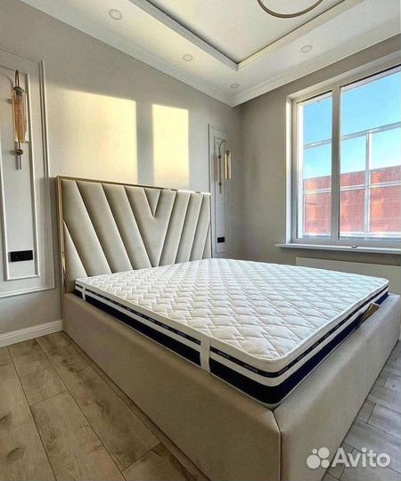 Кровать с изголовьем