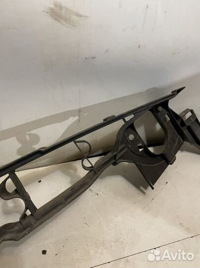 Кронштейн правого крыла Bmw X6 E71