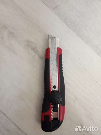 Канцелярский нож