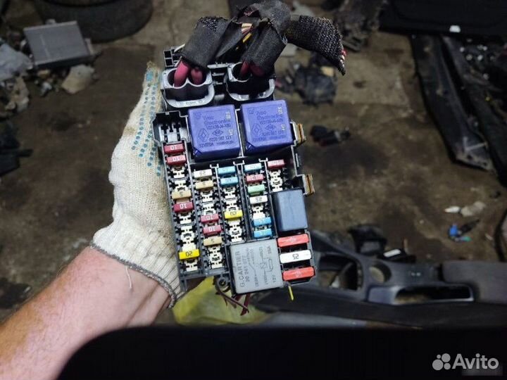 Блок предохранителей салонный Renault Megane 3