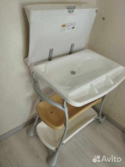 Пеленальный столик с ванночкой