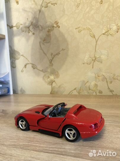 Коллеционная модель авто dodge viper RT/10 Bburago