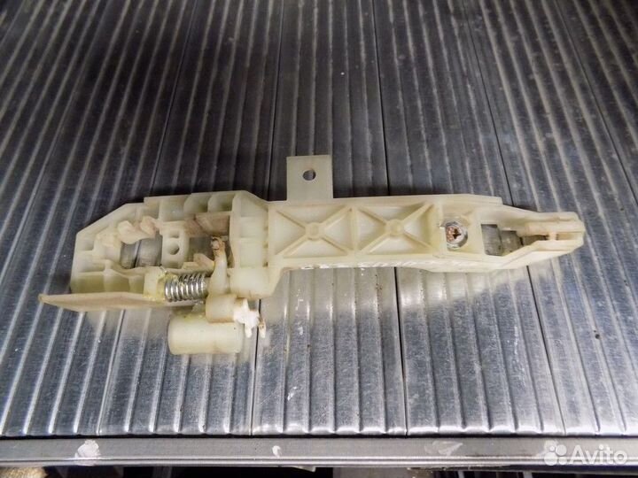 Кронштейн ручки RIO 2011-2017