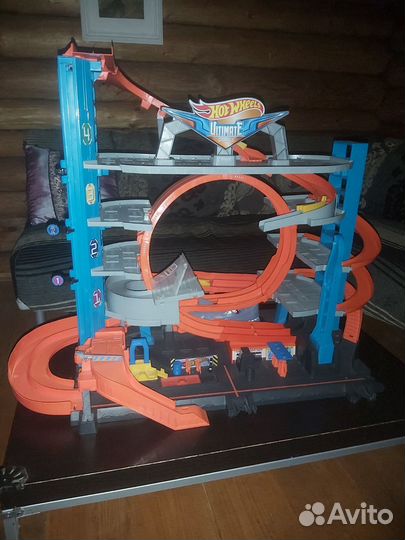 Трек парковка гараж Hot Wheels FTB69