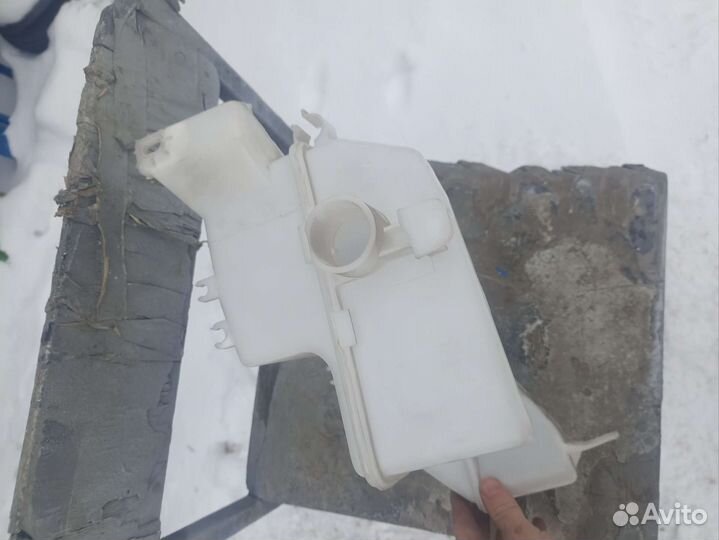 Бачок омывателя лобового стекла Peugeot 308 07-15г