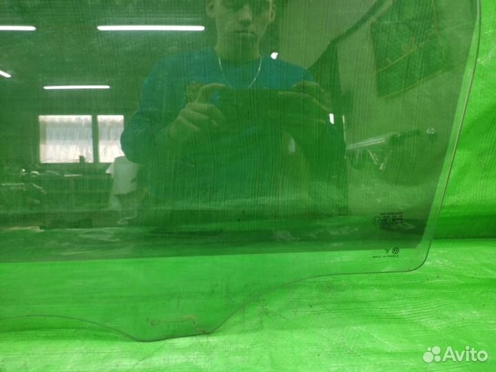 Стекло зад. левой двери 2011г. VW Touareg NF 10-18