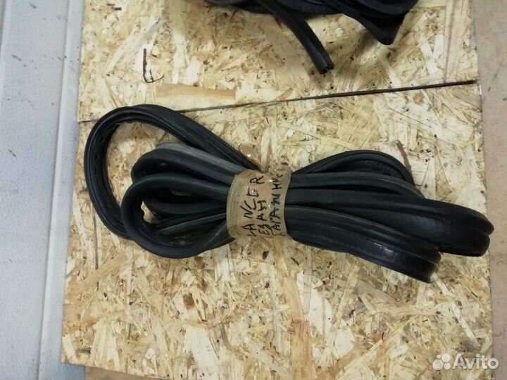 Уплотнитель дверей Mitsubishi Lancer мт 2005 седан