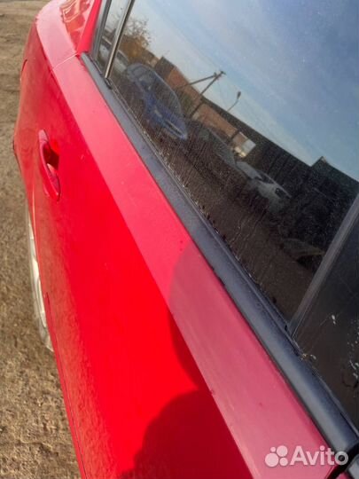 Наружний правый задний уплотнитель Mazda 3 BK