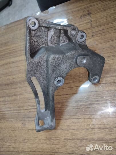 Кронштейн генератора Subaru Impreza 3