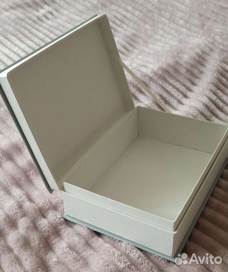 Новая подарочная коробка