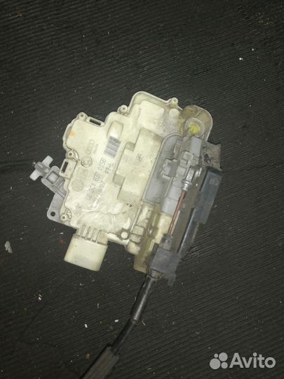Замок двери передней фольксваген пассат б6