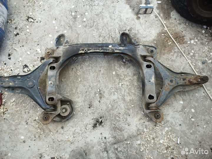 Подрамник Ауди 80 б3