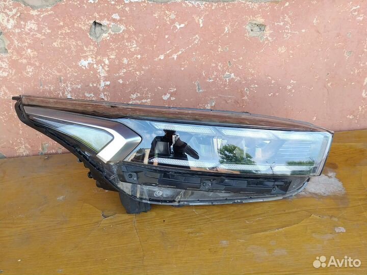 Передняя правая фара kia cerato 2021г
