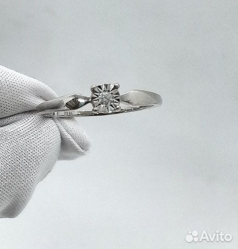 Золотое кольцо с бриллиантом 17р