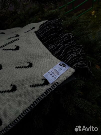 Шарф Nike Swoosh