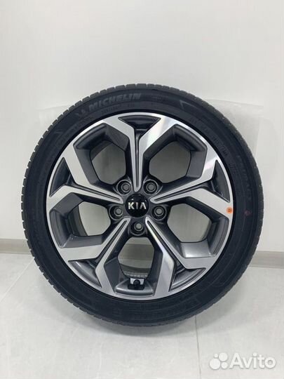 Новые оригинальные Kia Ceed, Michelin 225/45 R17