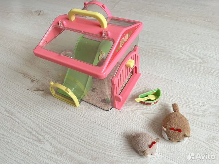 Игрушка домик с хомячками