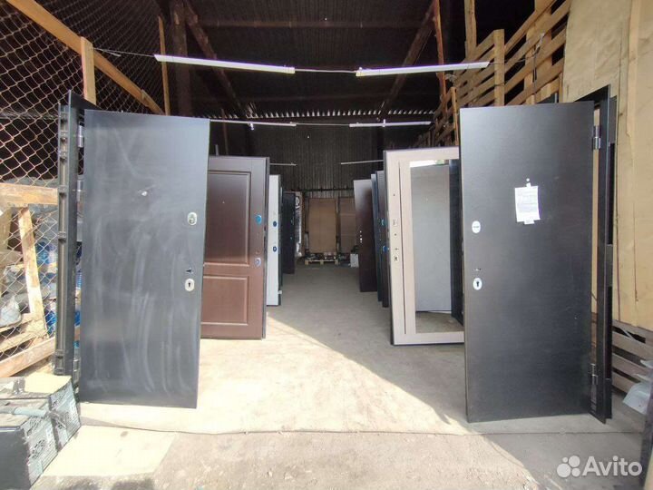Дверь входная со склада